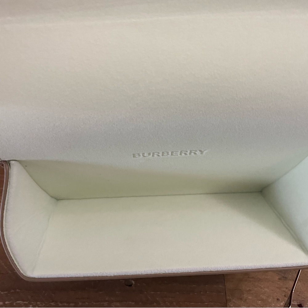 Burberry Sunglasses New - Picture 10 of 13